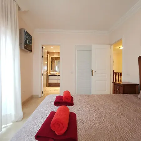 Townhouse La Duquesa 49 *