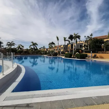 Townhouse La Duquesa 49 דירה *