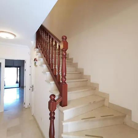 Townhouse La Duquesa 49 * אדחה